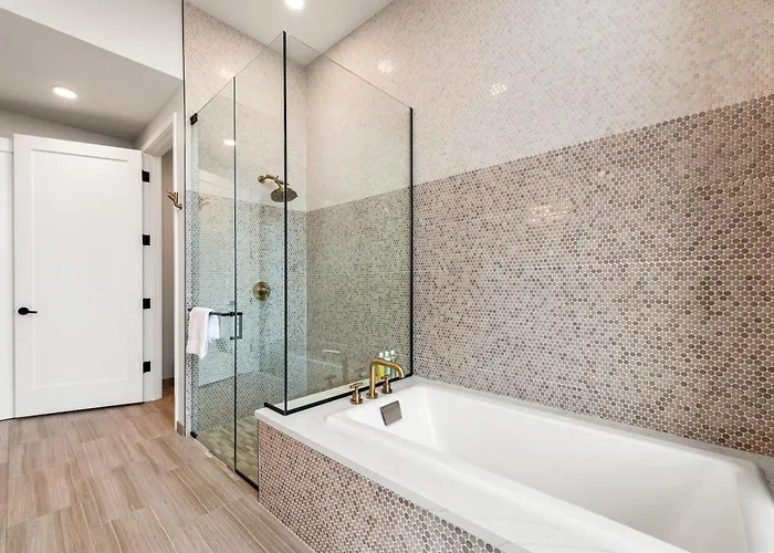 Avenir West Loop Penthouses With Iconic Views *